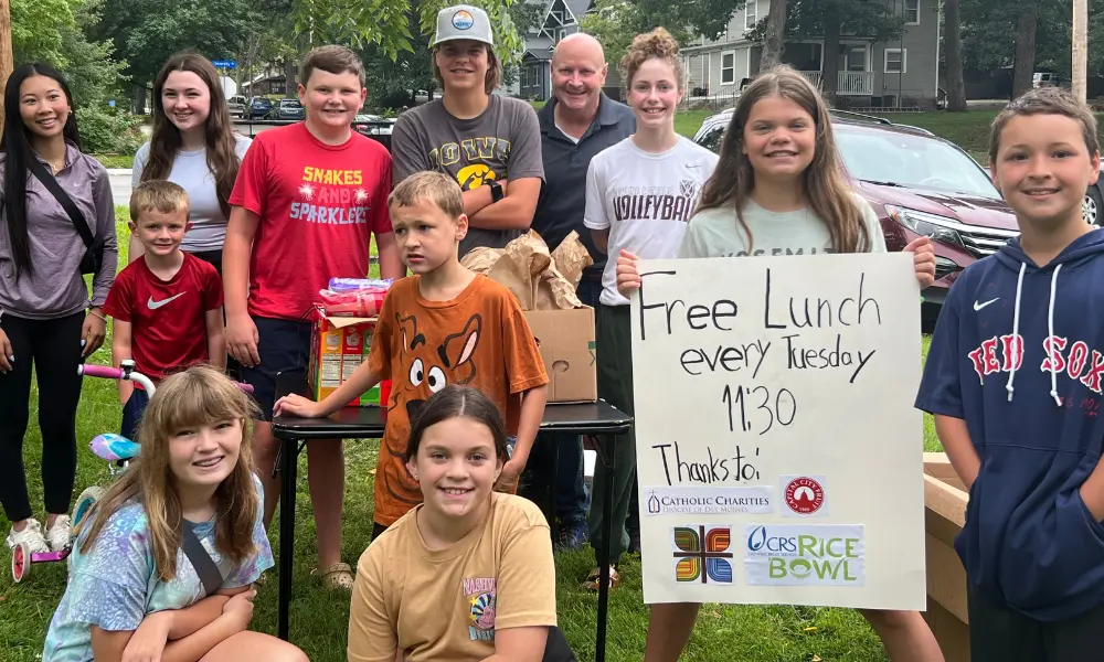 Teens from Holy Trinity giving out free lunch